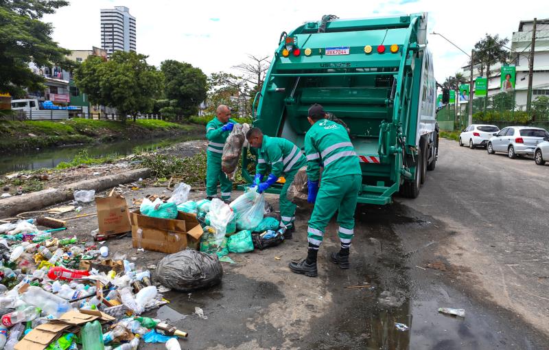 Novo sistema de coleta de lixo é bem recebido pela população de Belém
